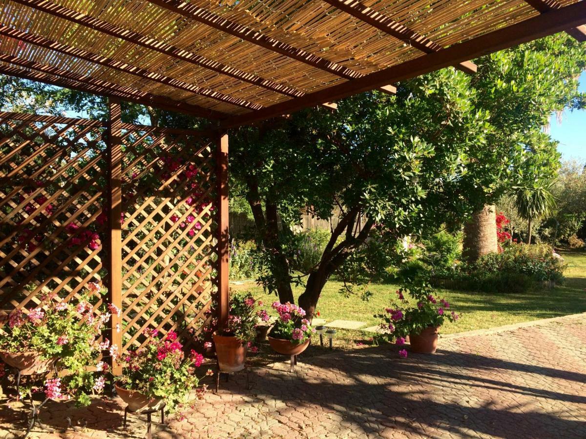 Casa Del Mirto Bianco Villa Chia Buitenkant foto