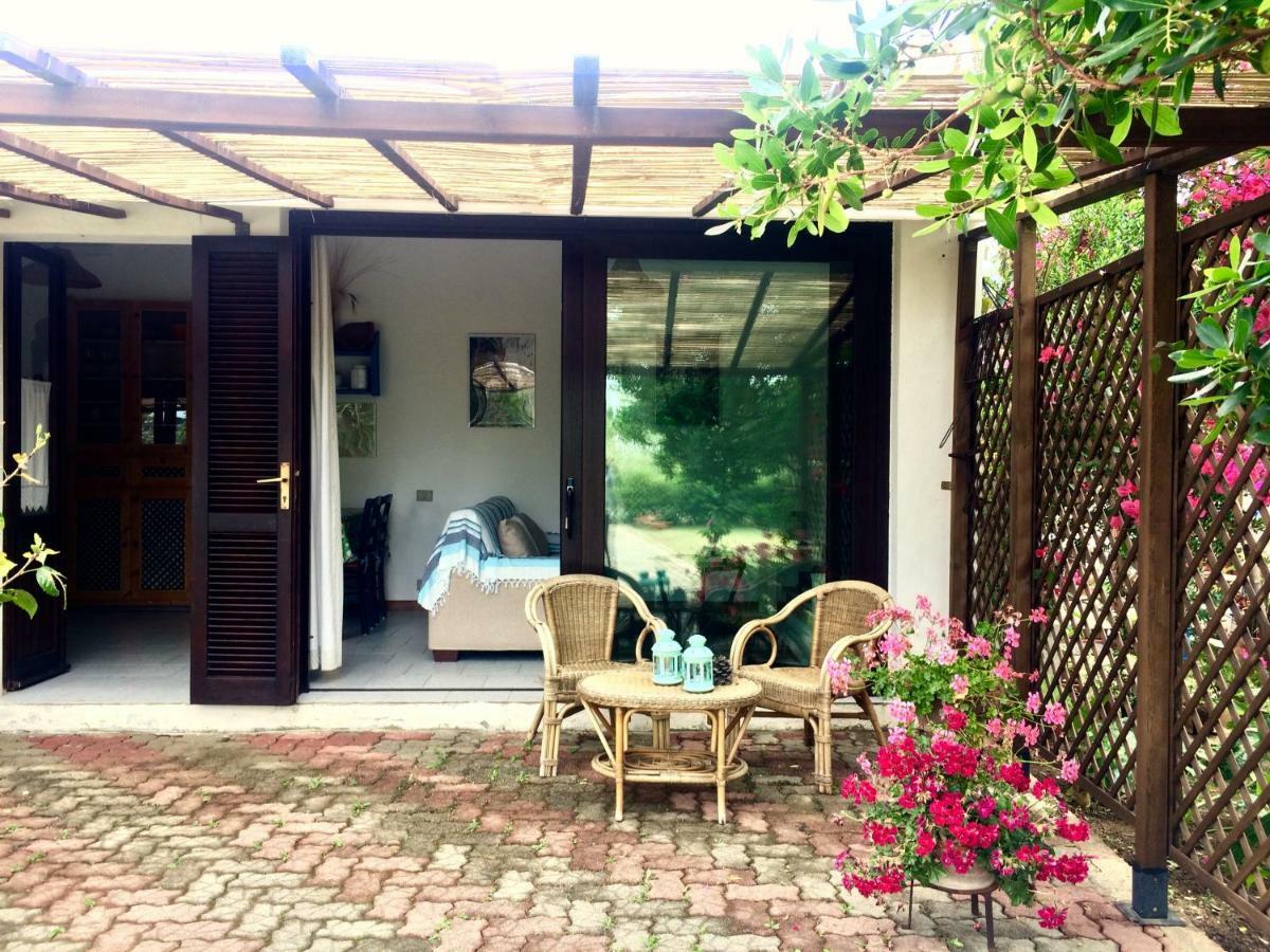 Casa Del Mirto Bianco Villa Chia Buitenkant foto